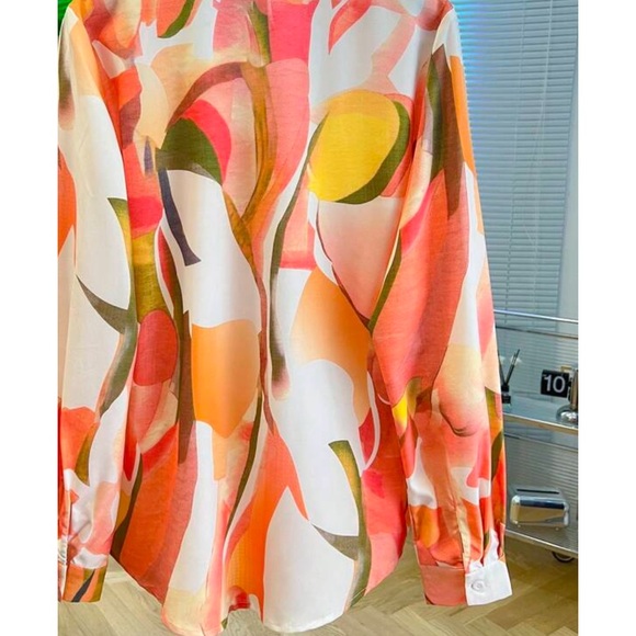 New Floral Print Button-Up Blouse - Picture 7 of 7